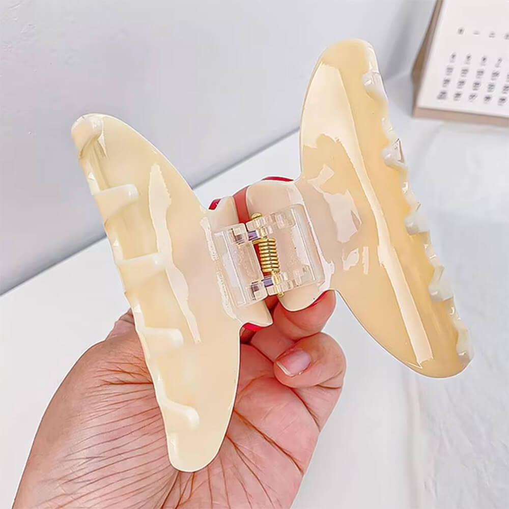 Soft Girl Heart Hair Claw